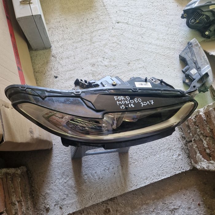 Ford Mondeo 15-18  2017 десен фар