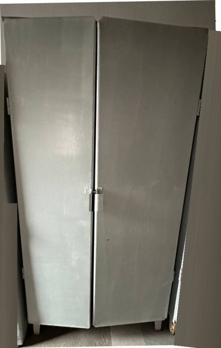 Продаю металлический стеллаж/шкафы