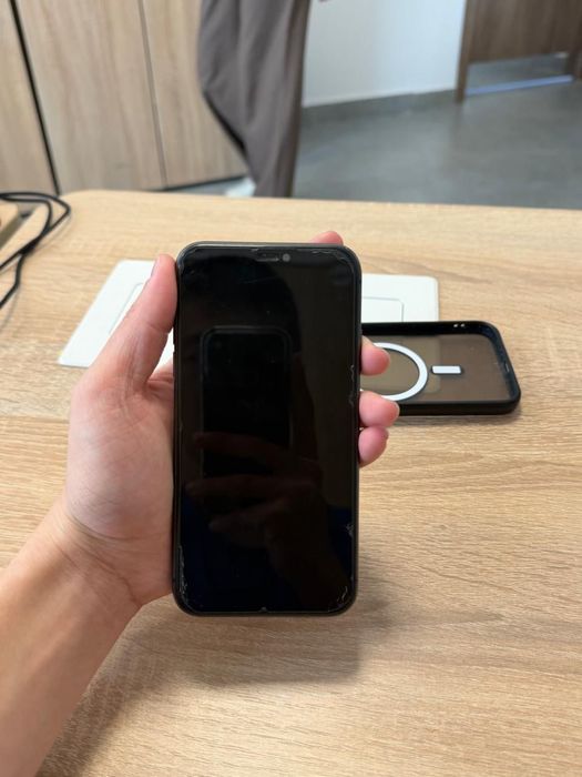 Продам IPHONE 11 в хорошем состоянии