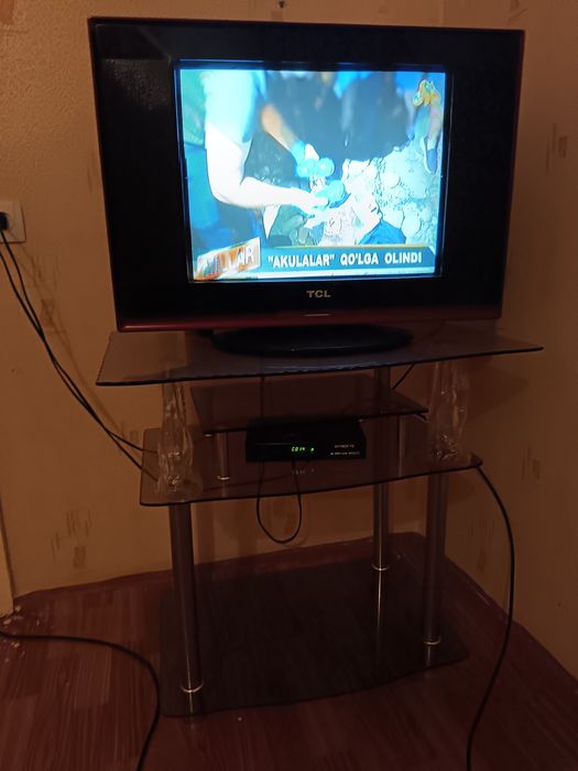 TCL televizor        ..