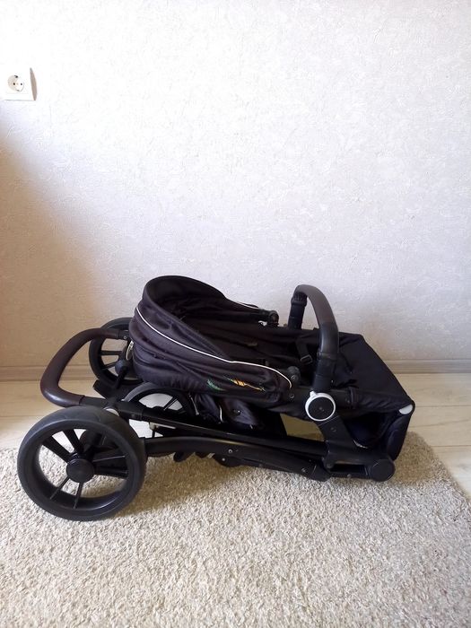 Продам детскую коляску 2в1