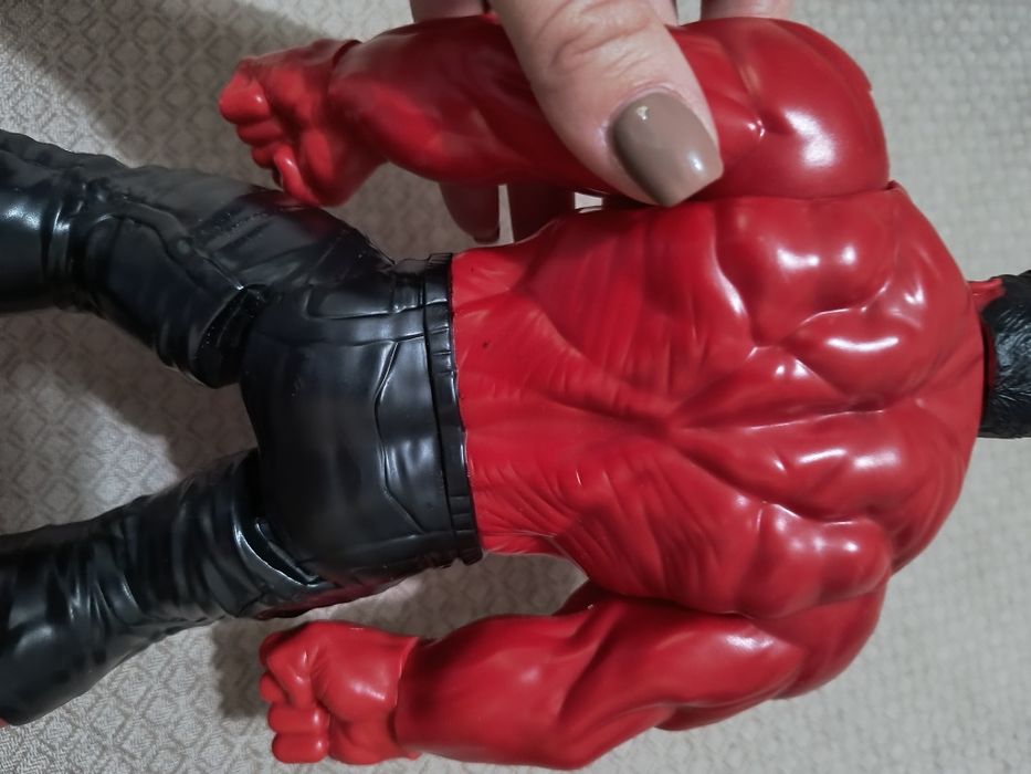 Figurina articulată Red Hulk