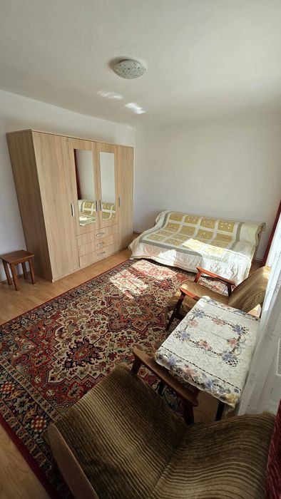 Închiriez apartament cu o camera zona confectii
