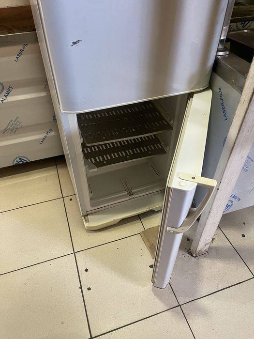 Продам 2 холодильника на запчасти