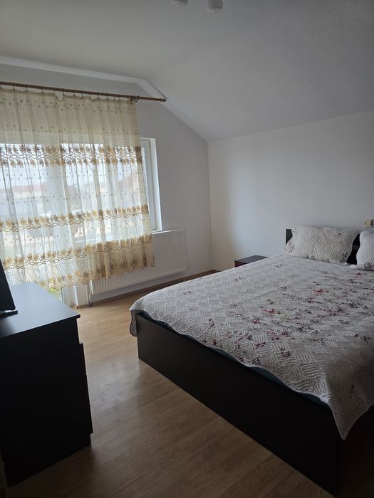 Închiriez casă P +M