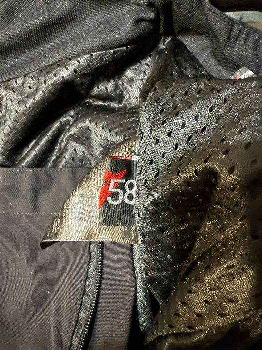 Продавам Мото панталон Dainese