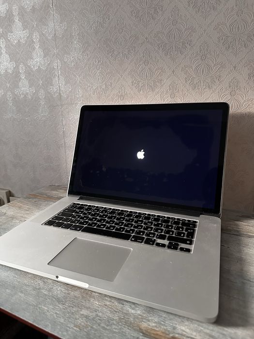Macbook Pro 2015 год 16/256