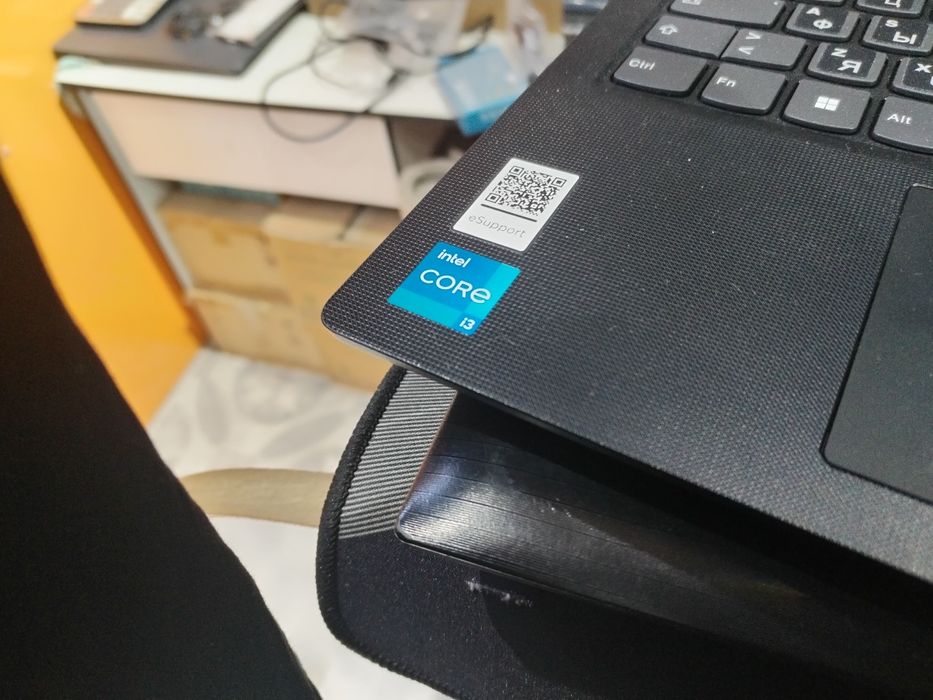 Noubook sotiladi Lenovo core i3