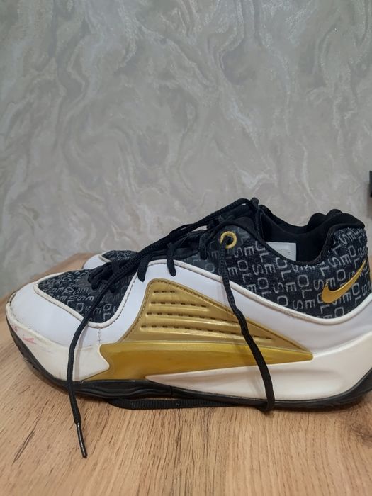 продам Баскетбольные кроссовки