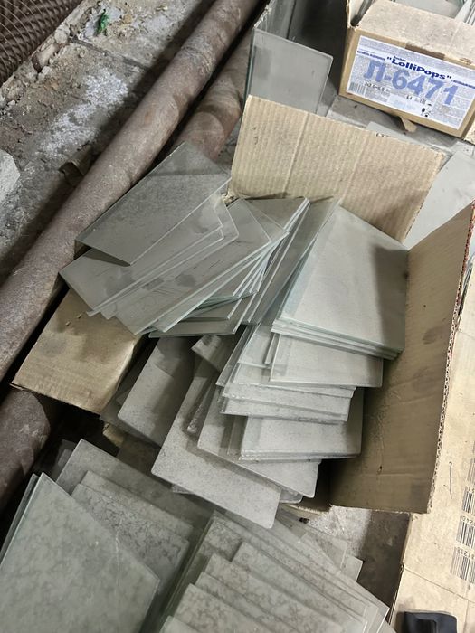 Отдам стекло от витрин