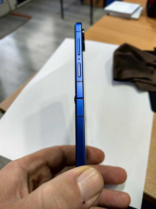 Samsung Galaxy Z Flip7 5G 256GB 12GB RAM НОВ с гаранция платен кеш