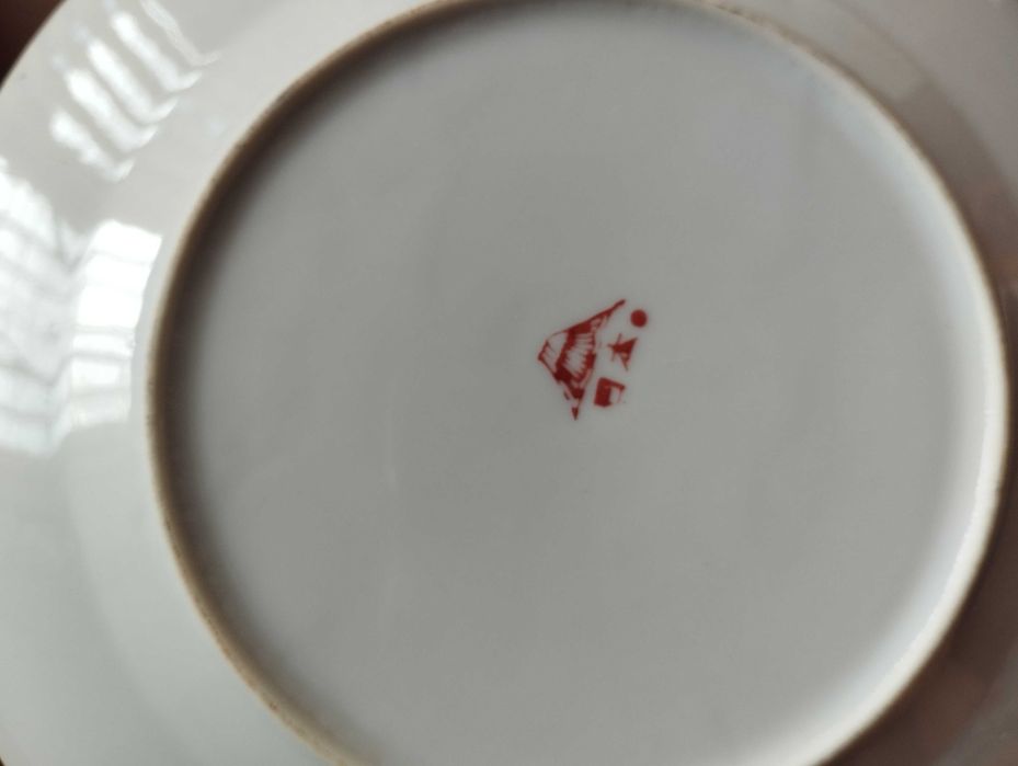 6 чинийки с гейши - забележки по декора, едната чукната на долния ръб