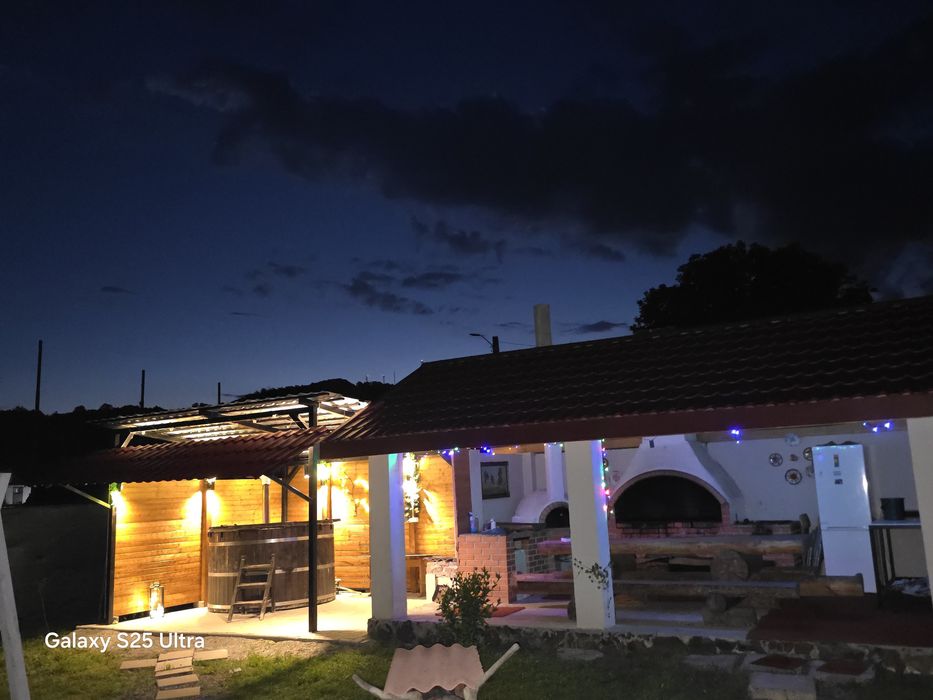 Închiriez cabana la Rastolita