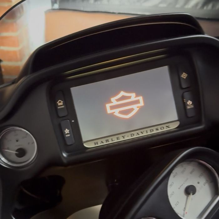 Radio harley road glide 2016