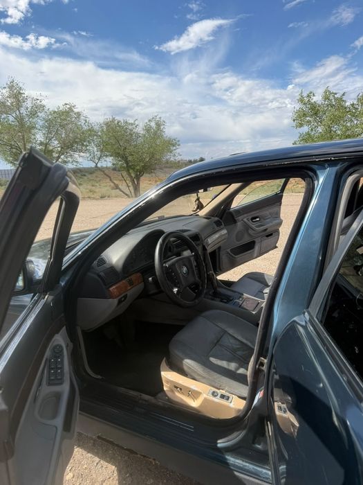 Продам BMW E38 730i
