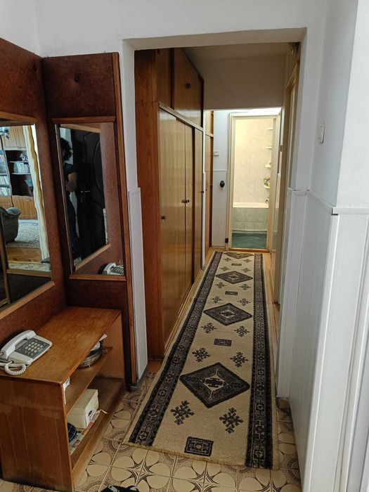 Inchiriez apartament 3 camere,Tudor,zona Dacia