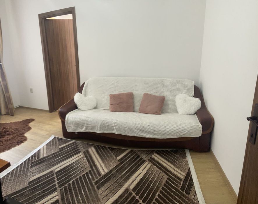 Închiriez apartament