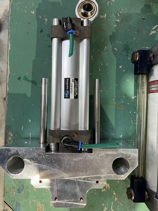 Пневматичен цилиндър/цилиндри