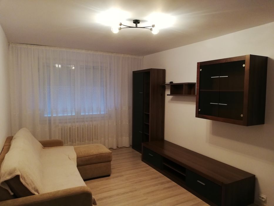 Proprietar închiriez apartament 2 camere decomandat