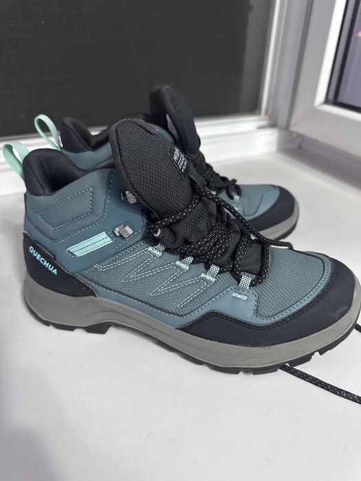 Продаю треккинговые ботинки Quechua