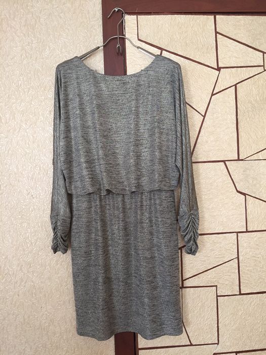 Платье новое, прямое, до колен