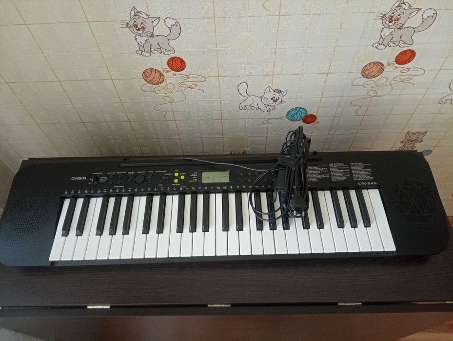 Продам синтезатор