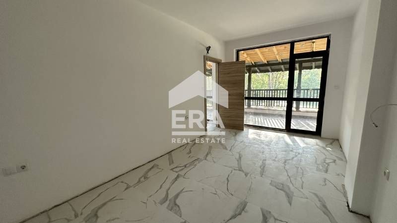 Двустаен апартамент с голяма тераса