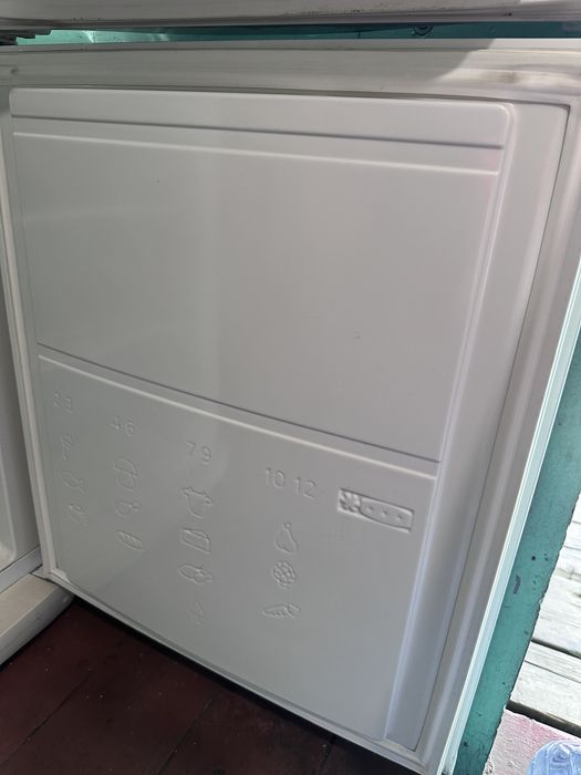 Холодильник indesit