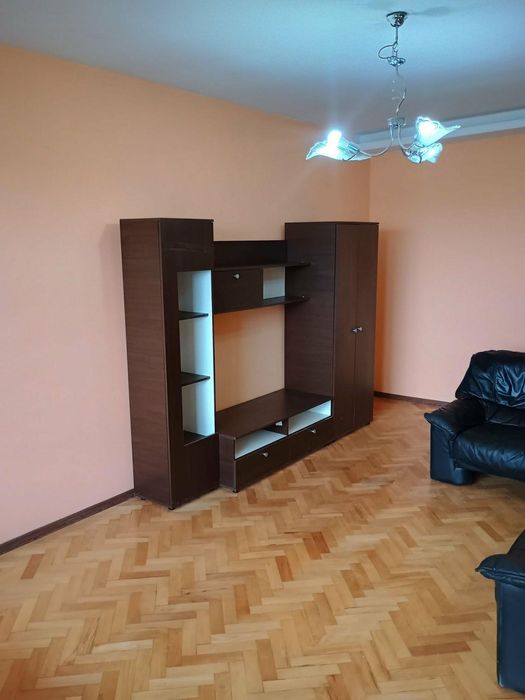 Тристаен апартамент в ж.к. Дружба 1