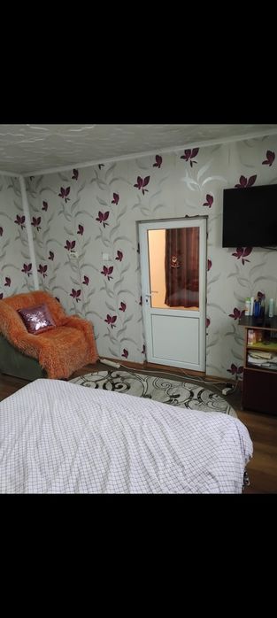 Vind casă plus curte de locuit