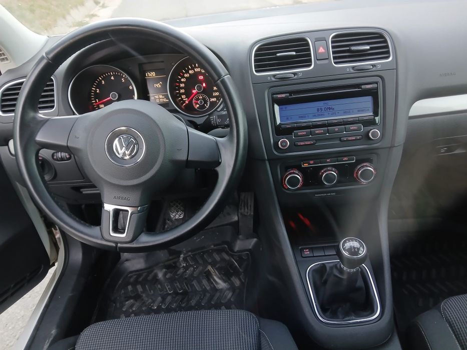 Vw golf 6 ,2010,motor 1,4mpi euro 5 km102000 carte servis