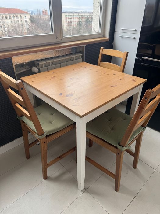 Трапезна маса с 3 стола