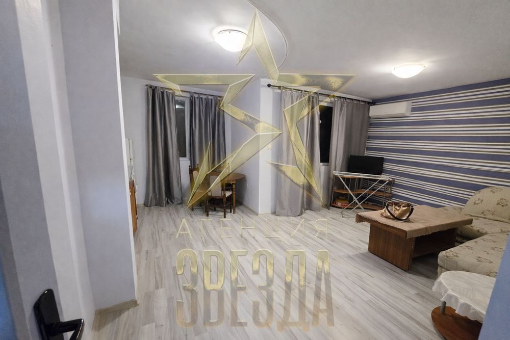 Тристаен с ПАРКОМЯСТО до Викиват!