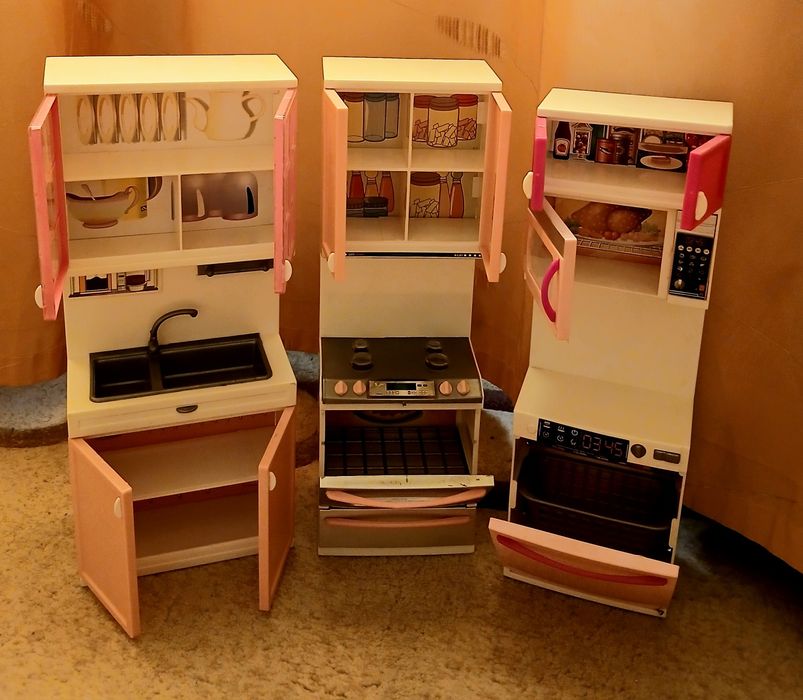 Кухонный уголок для кукол