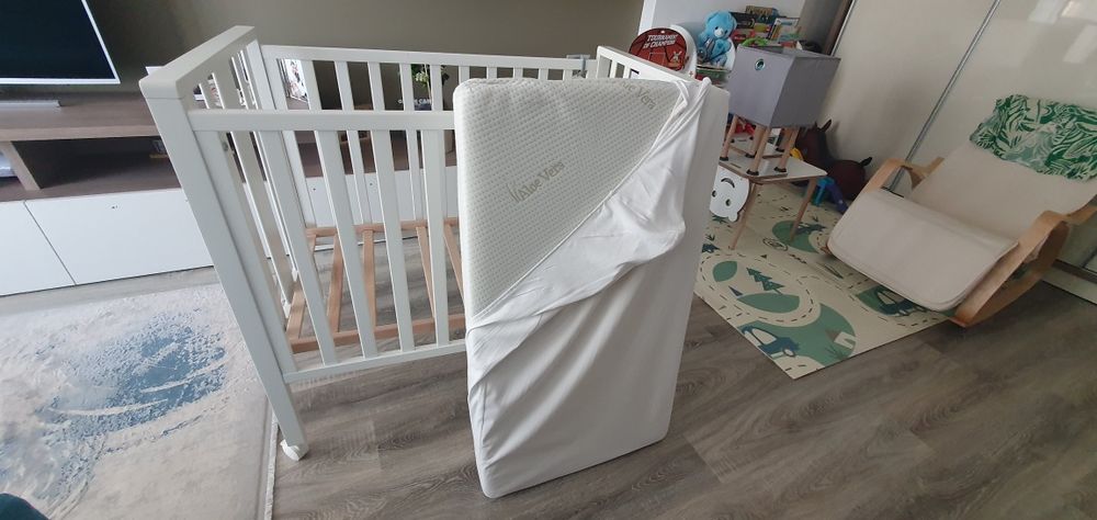 Patut din lemn 70×130cm cu saltea de aloe vera inclusa - Anne Bebe