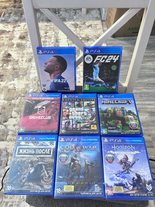 PS4 Pro 1ТБ + 8 игр на дисках (комплект)