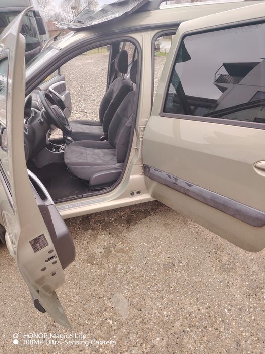 Vând Logan MCV 1.6 !