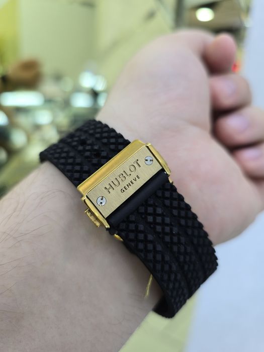 Продам золотые часы Хублот для спортивных и брутальных мужчин.