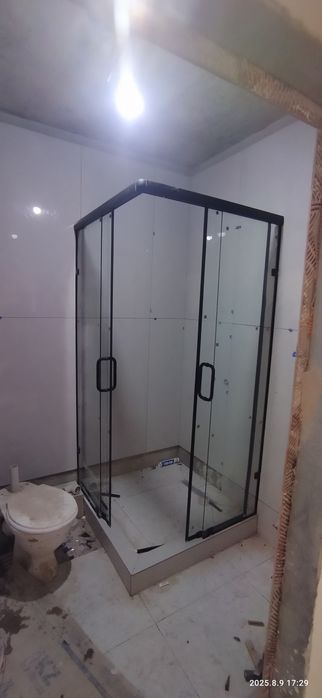 Стекляни душевые кабина