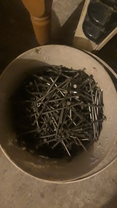 Нови пирони 10см дължина 1лв за килограм