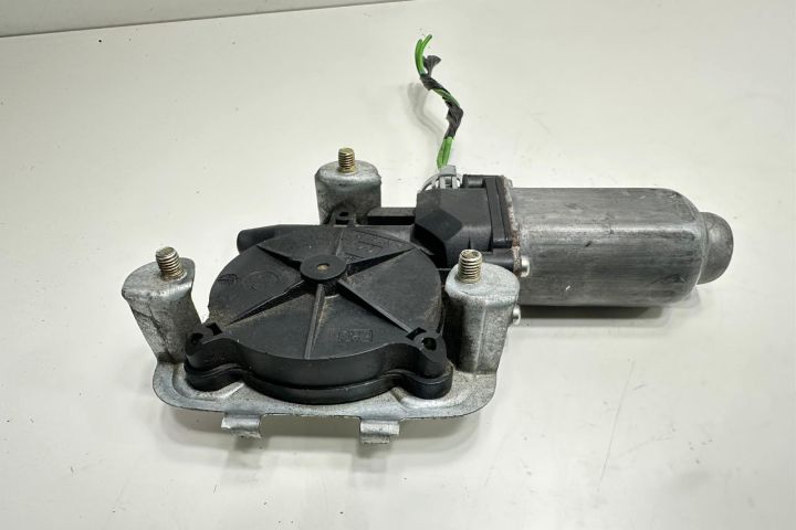 Motoras macara stanga fata IVECO Daily a 3-a generatie