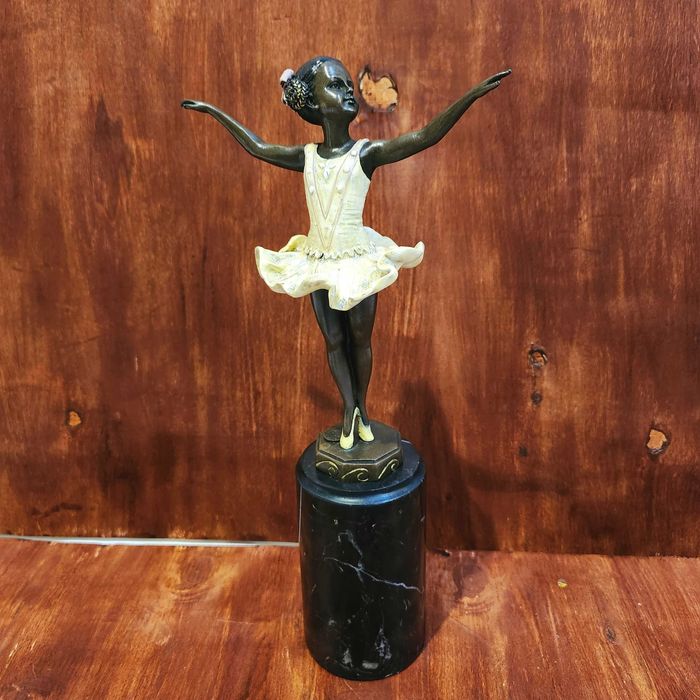 Бронзова скулптура на балерина по модел на Preiss