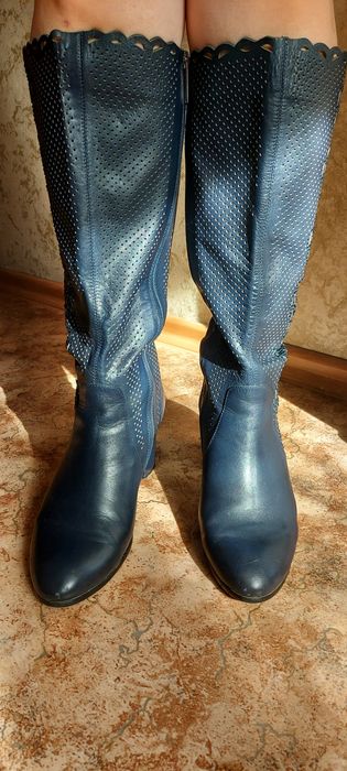 Продам женские сапоги