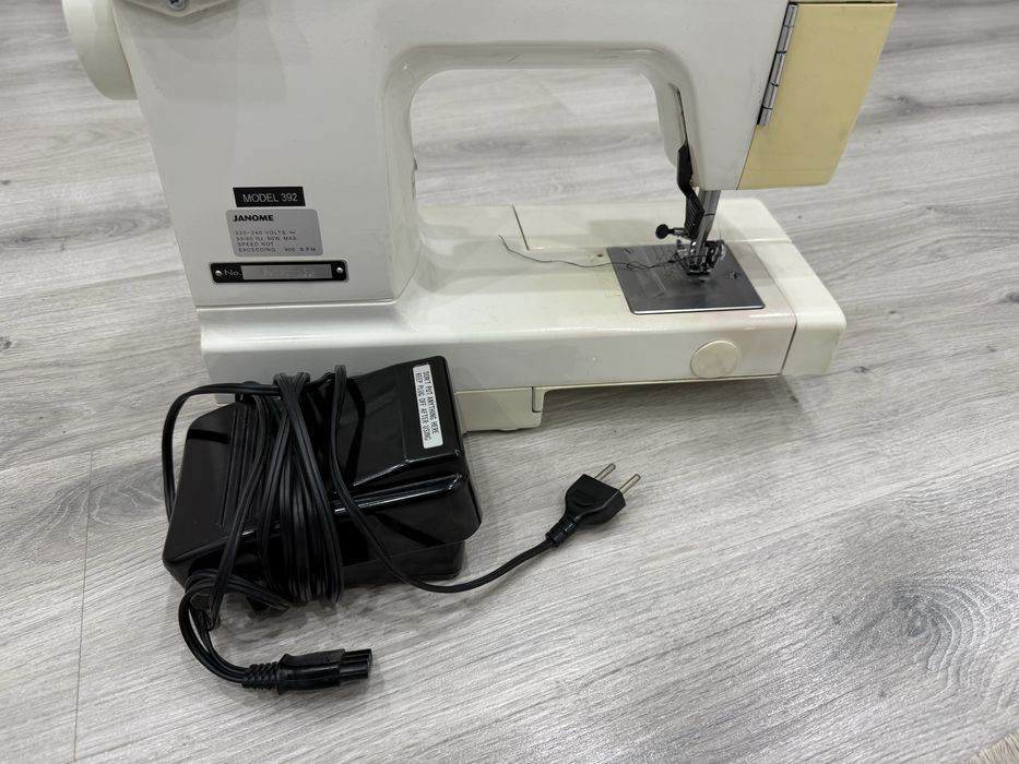 Швейная машинка JANOME