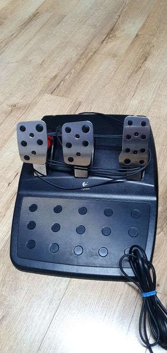 Gaming Volan Logitech G27 Volan+pedal+schimbător+adapter 

Funcționeaz