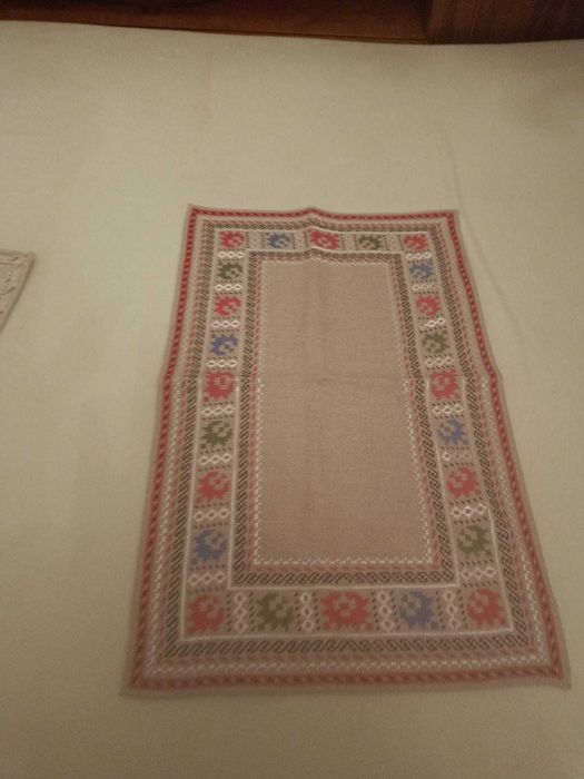 Vand macrameuri si fete de masa de colectie