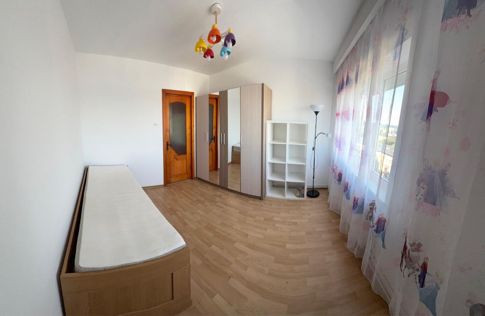 Inchiriez apartament 3 camere central