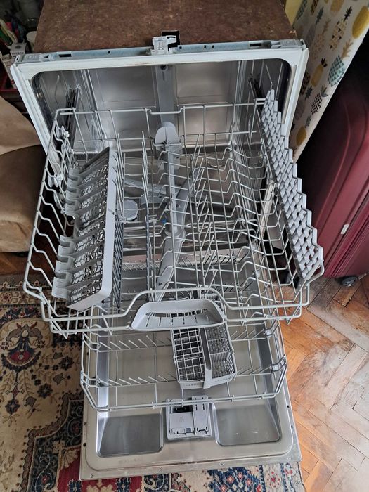 Съдомиялна машина Сименс 60см за пълно вграждане .Възможен бартер-45см