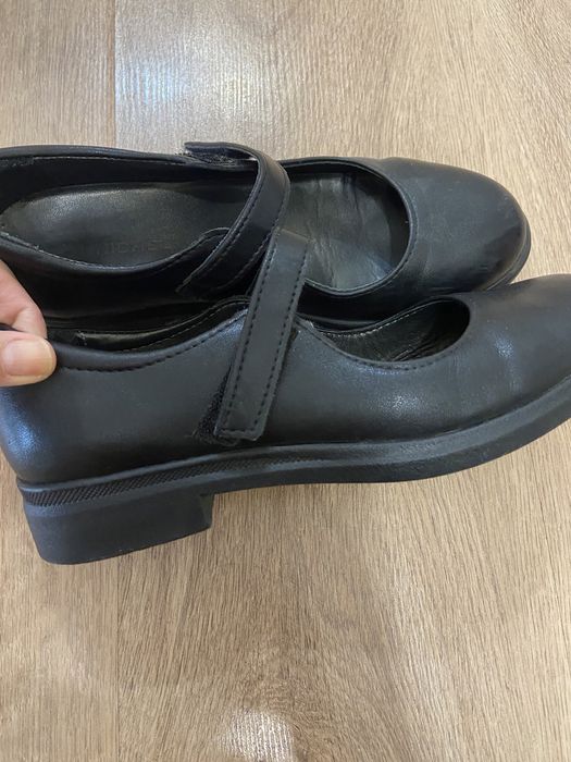 Продам кожаные сандалии