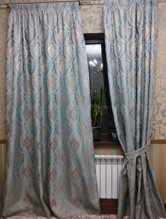 Продаётся диван и кресло! (Шторы в подарок)